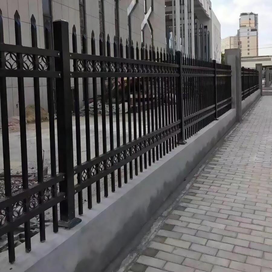 于洪小区锌钢围墙